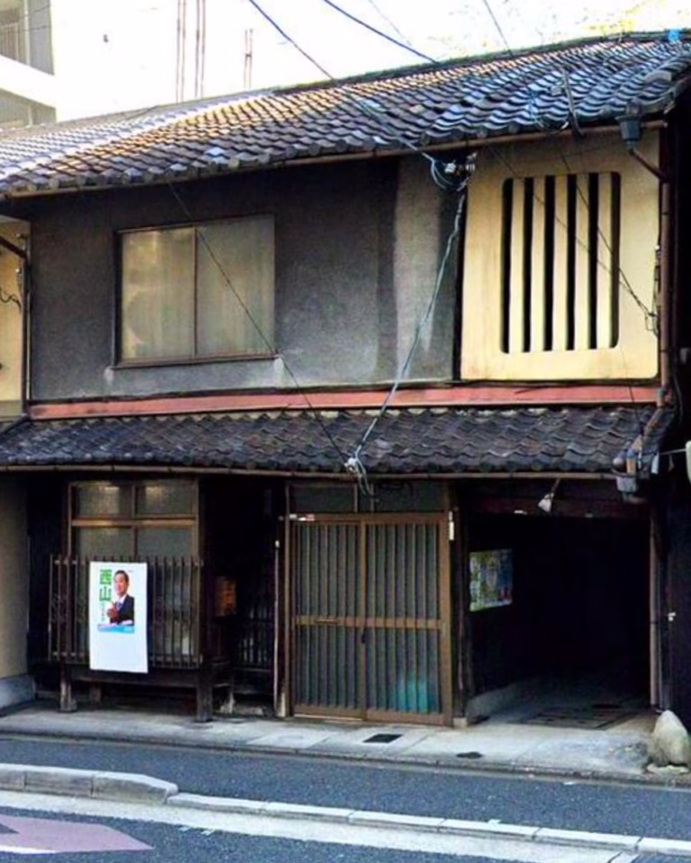 四条大宮駅から徒歩4分。京都市下京区綾大宮町の町家